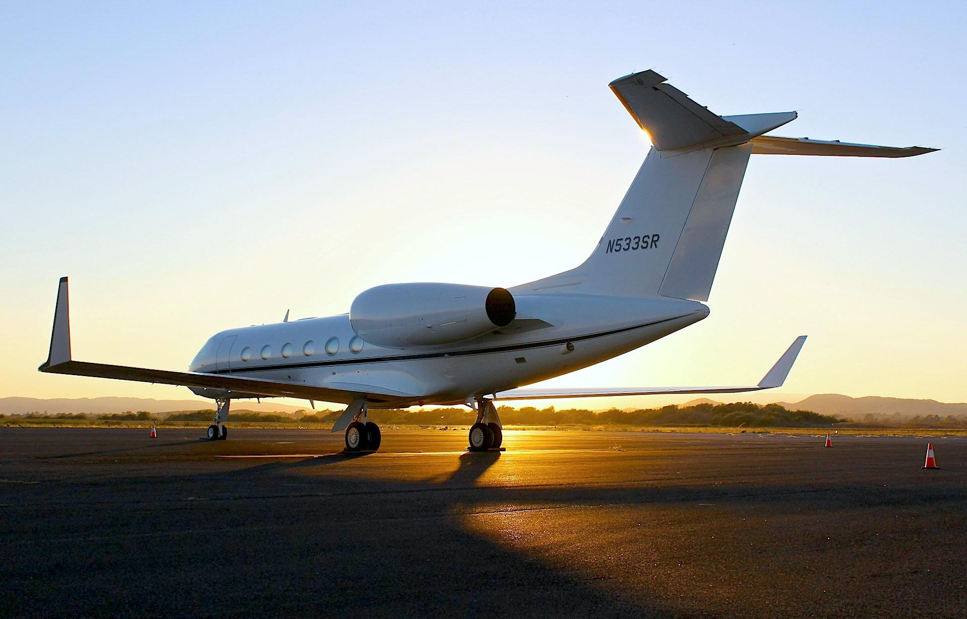 Private aircraft in Pitcairn Aviation's heated hangar